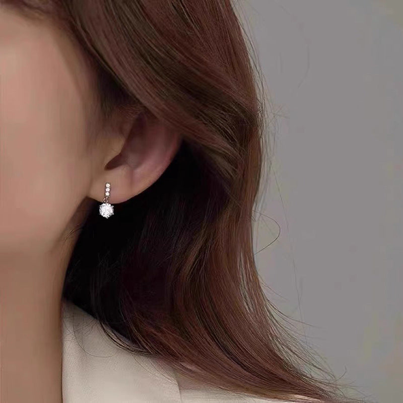 Charming Earring for Any Occasion