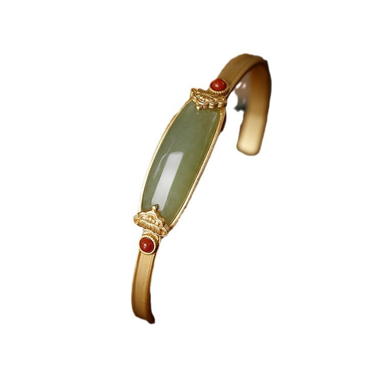Romantic Gold Bracelet for Special Moments