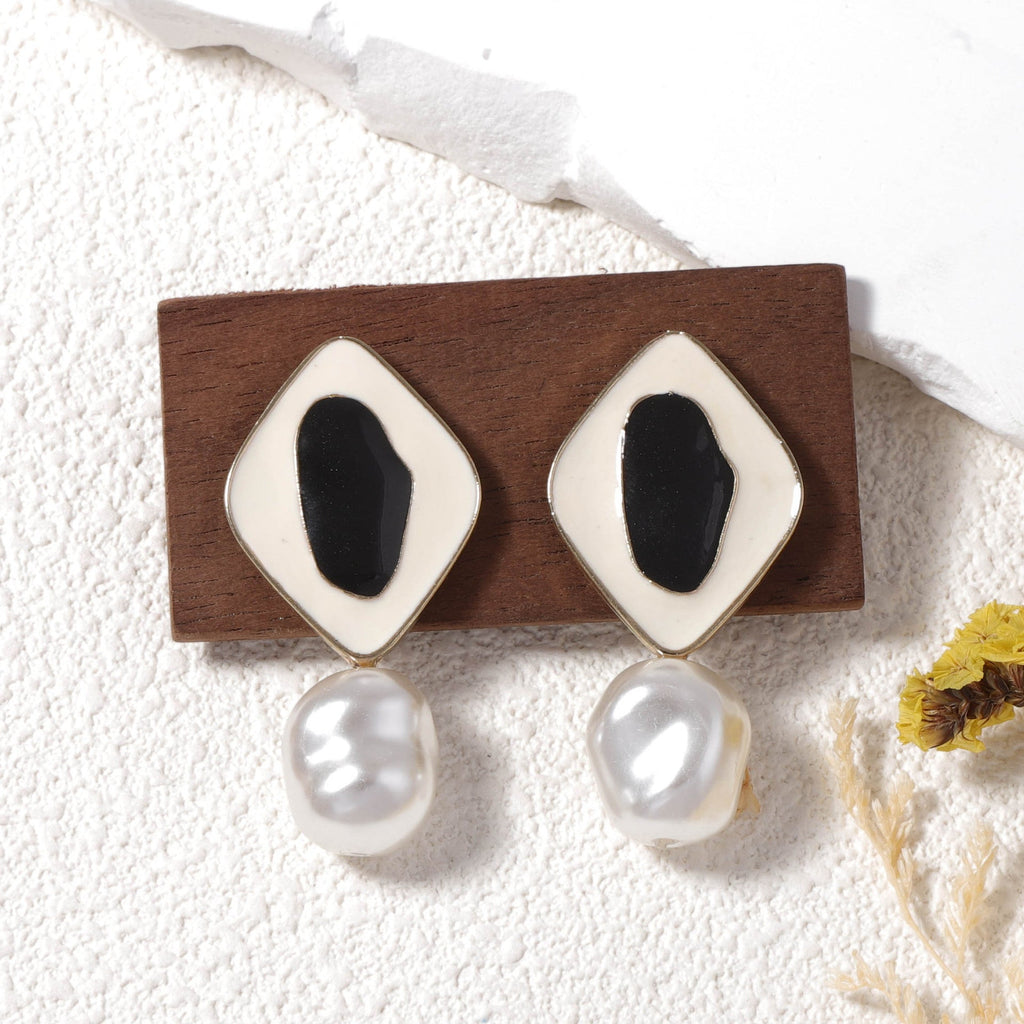 Stunning Pearl Earring for Daily Wear