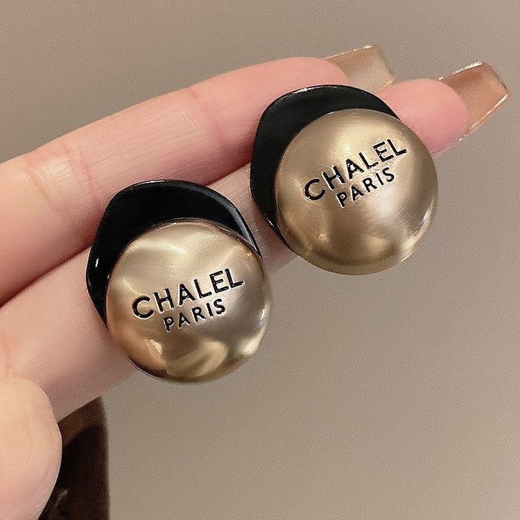 Stunning Gold Earring for Daily Wear