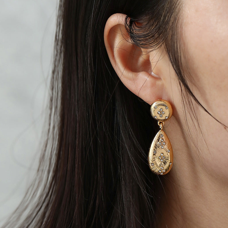 Elegant Gold Earring for Every Occasion