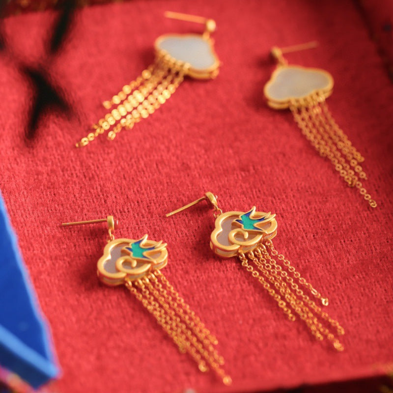 Classic Gold Earring with Timeless Appeal