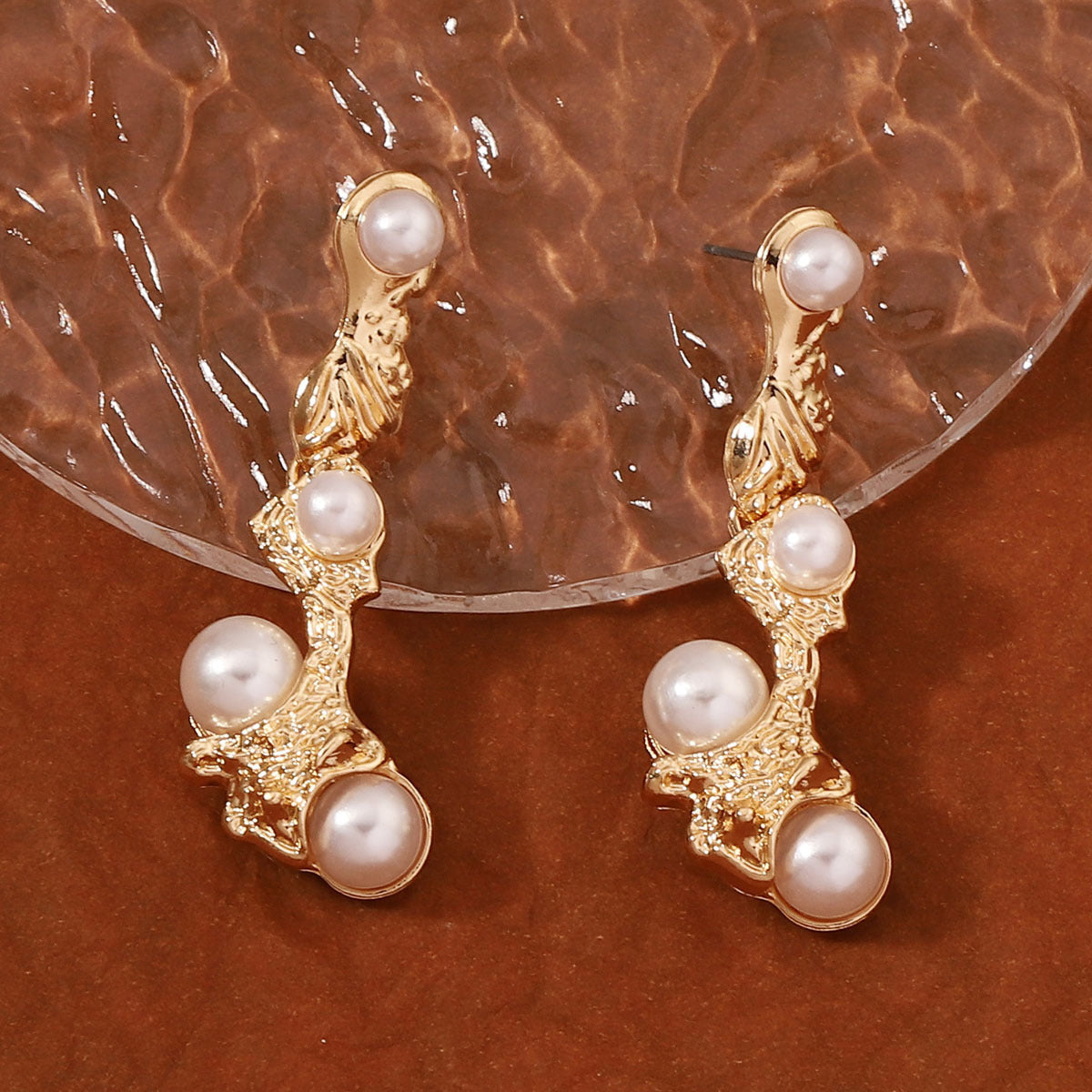 Classic Pearl Earring with Timeless Appeal