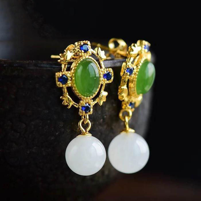 Romantic Silver Earring for Special Moments