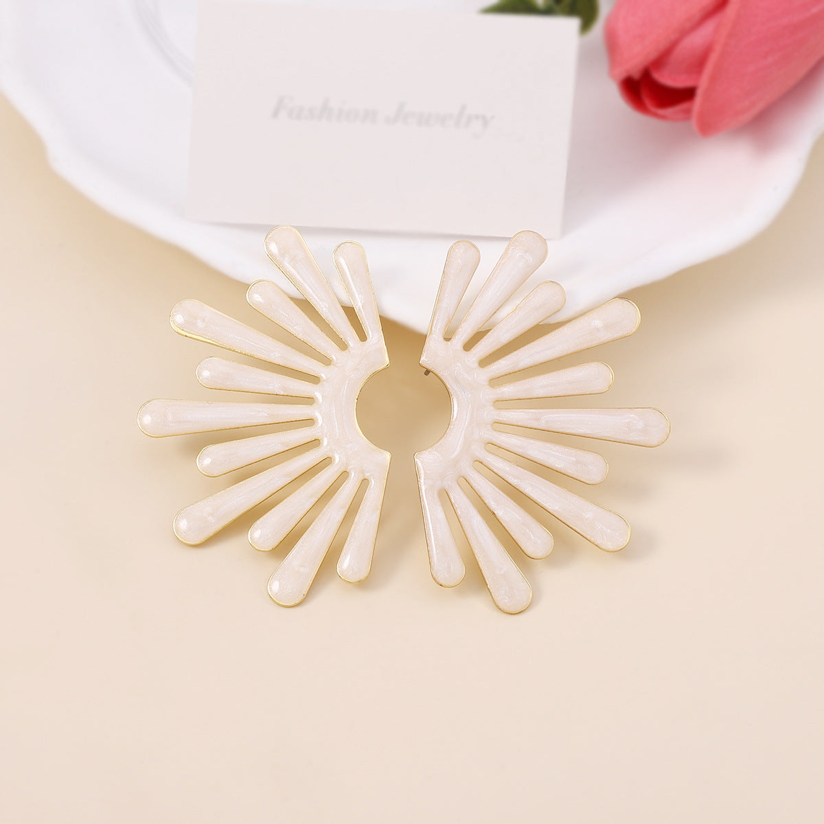 Charming Earring for Any Occasion