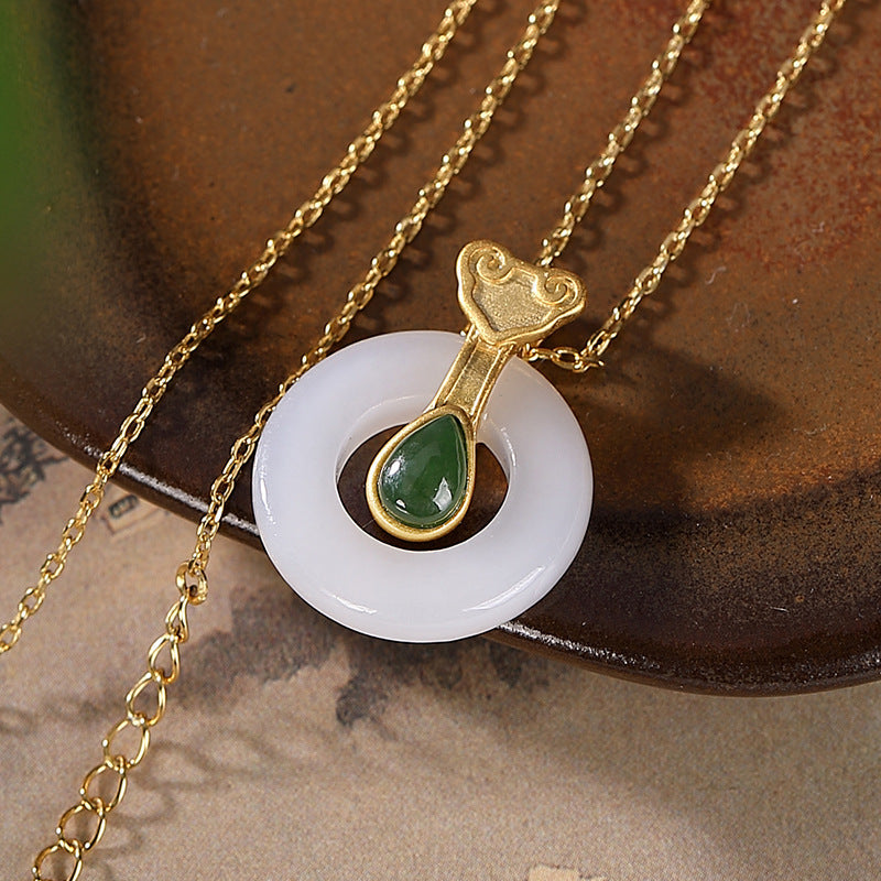 Classic Silver Necklace with Timeless Appeal