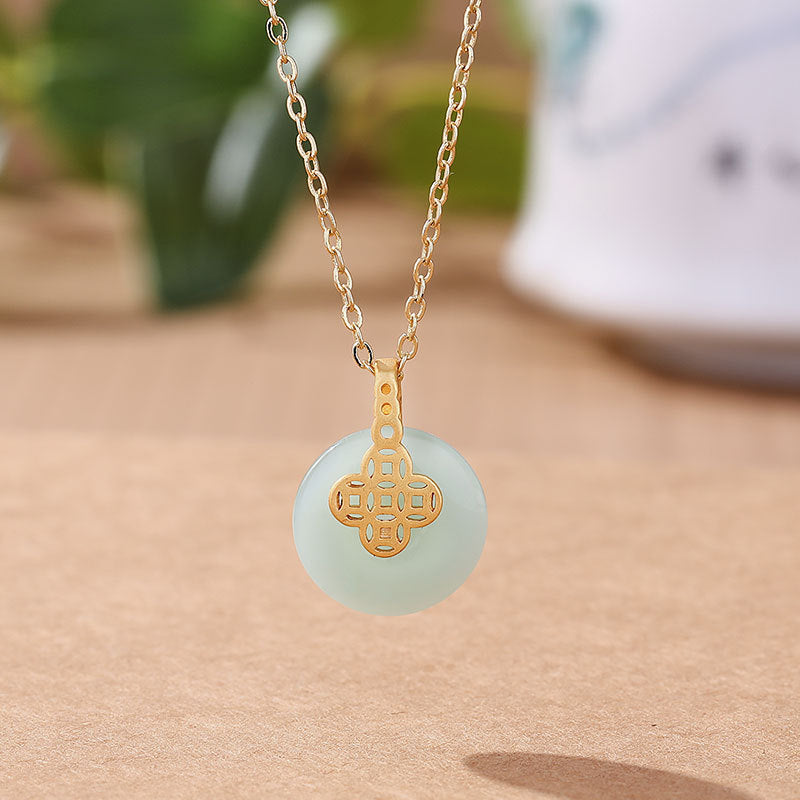 Classic Silver Necklace with Timeless Appeal