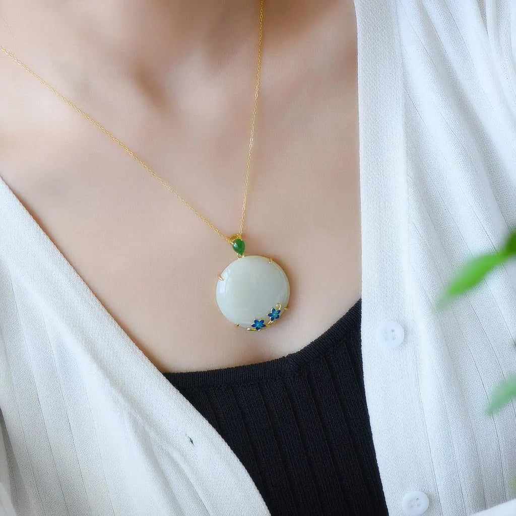 Stunning Silver Necklace for Daily Wear