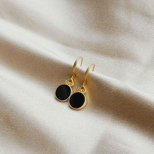Charming Silver Earring for Any Occasion