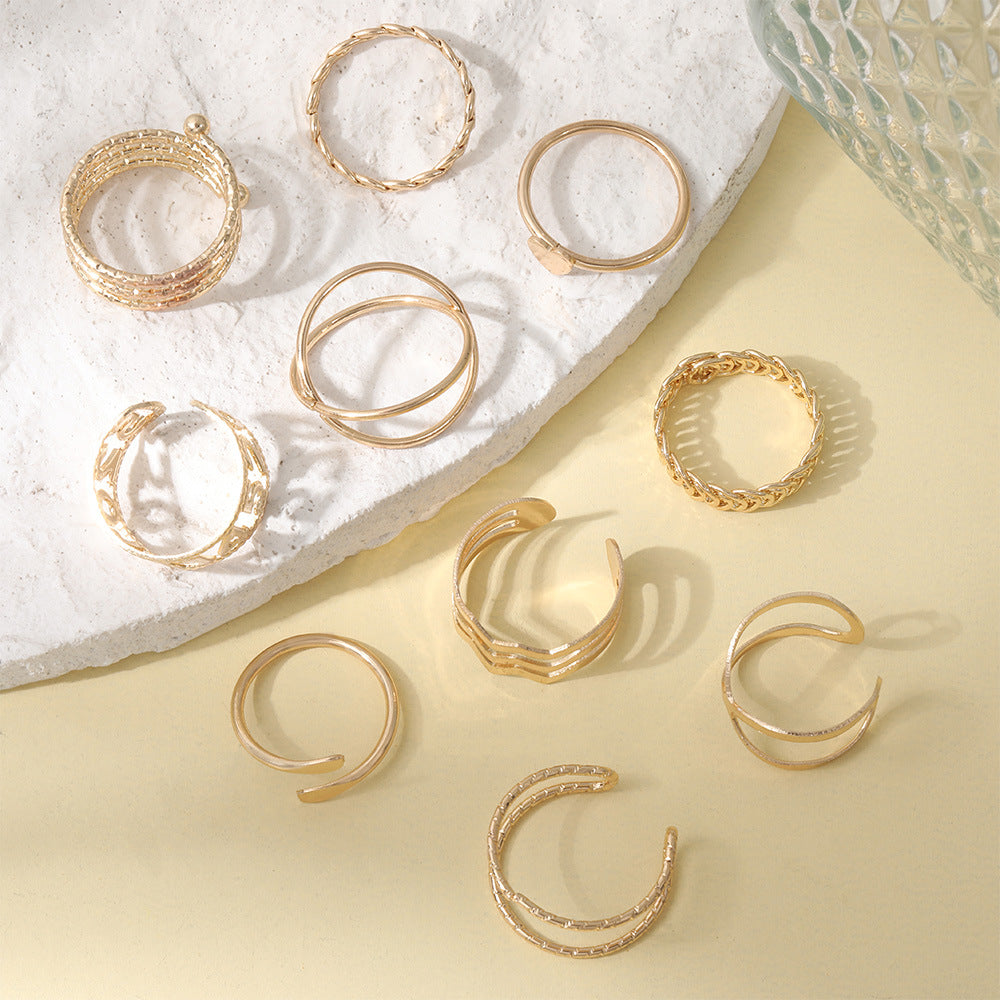 Classic Gold Ring with Timeless Appeal