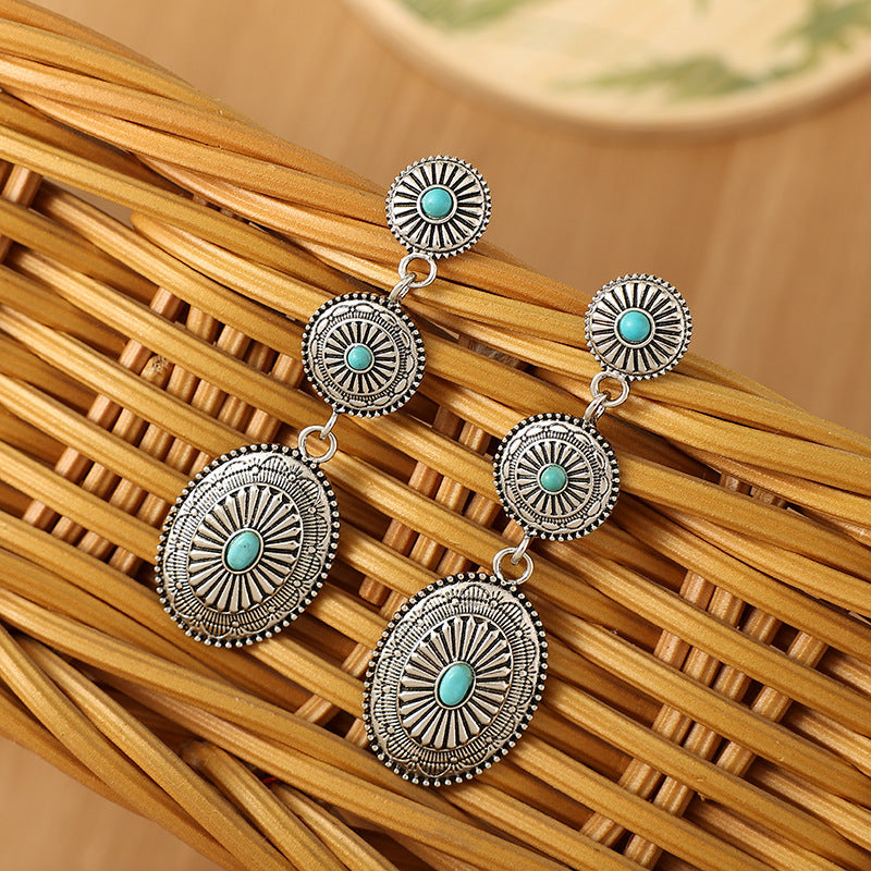 Charming Silver Earring for Any Occasion
