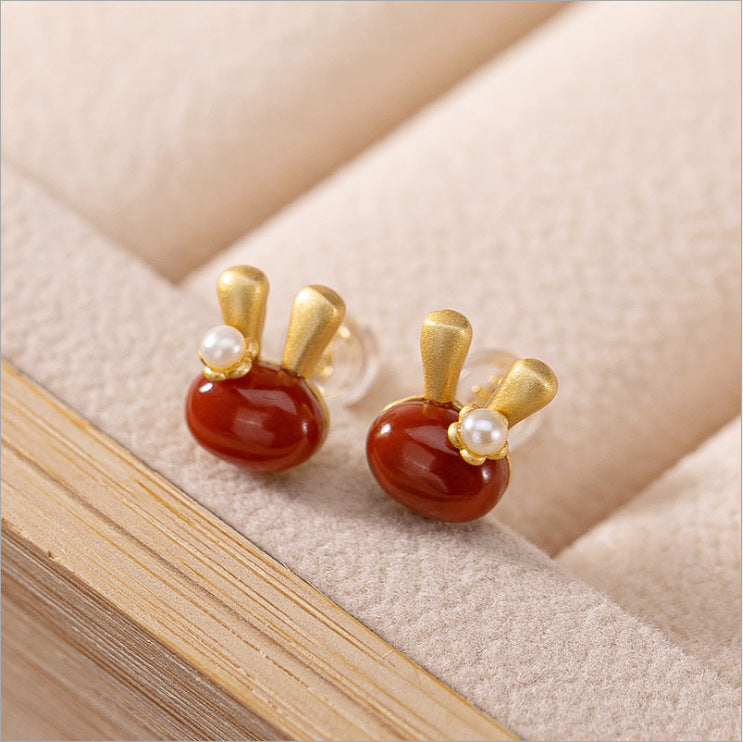 Classic Gold Earring with Timeless Appeal