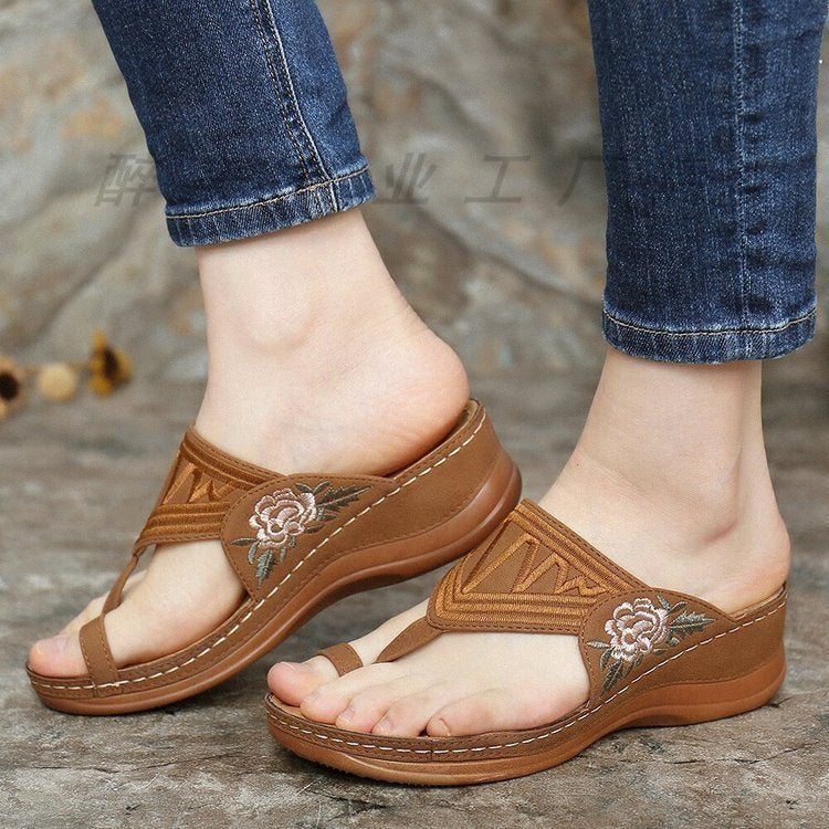 Chic Orthopedic Sandals with Unique Design