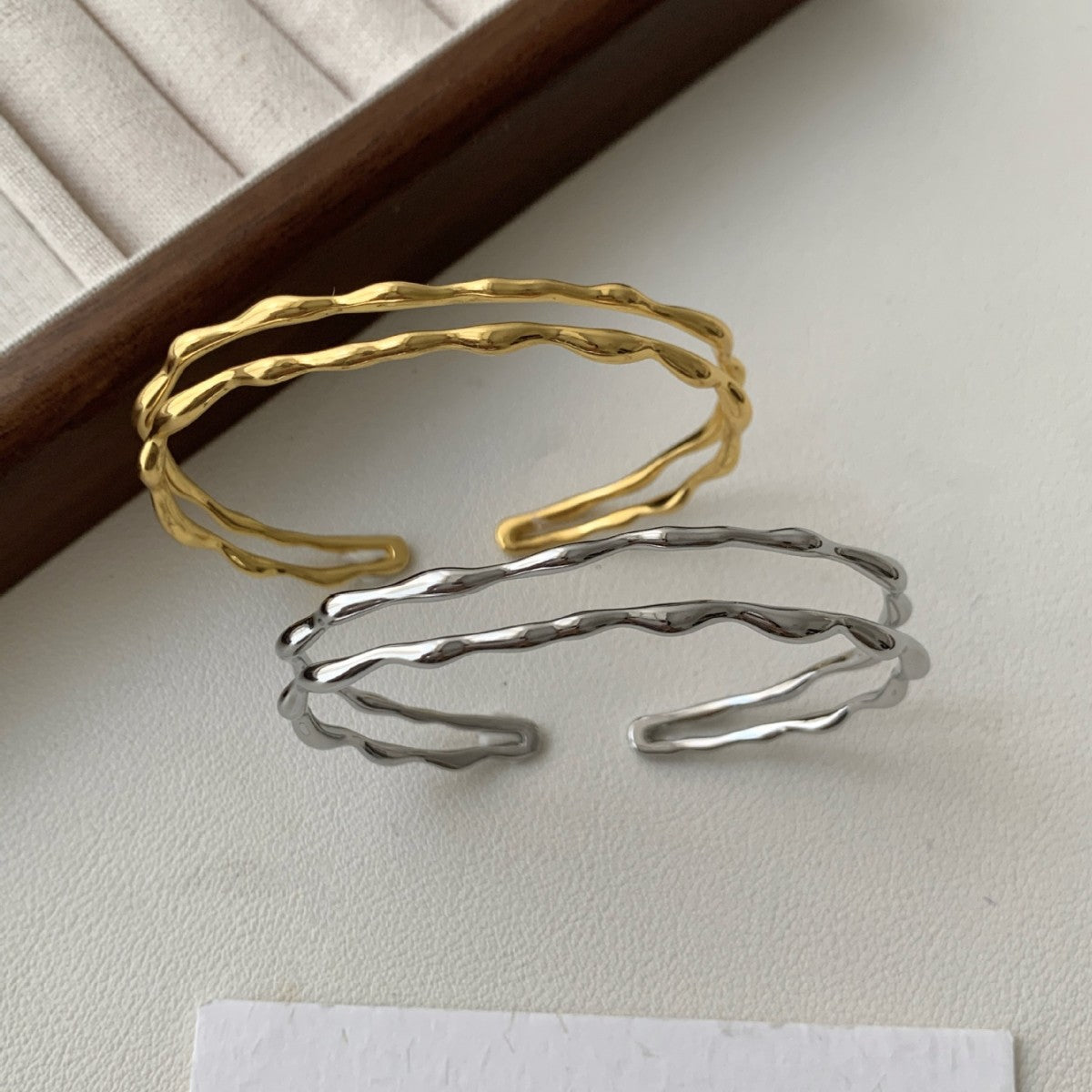 Romantic Gold Bracelet for Special Moments