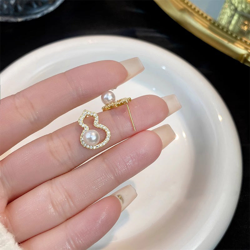 Stunning Pearl Earring for Daily Wear