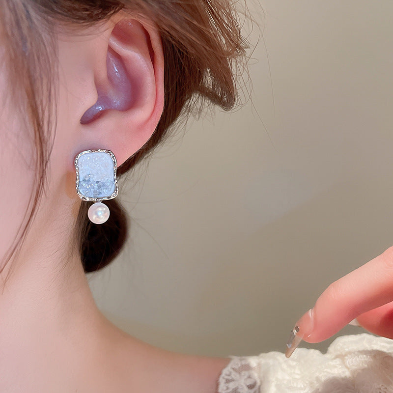 Classic Pearl Earring with Timeless Appeal