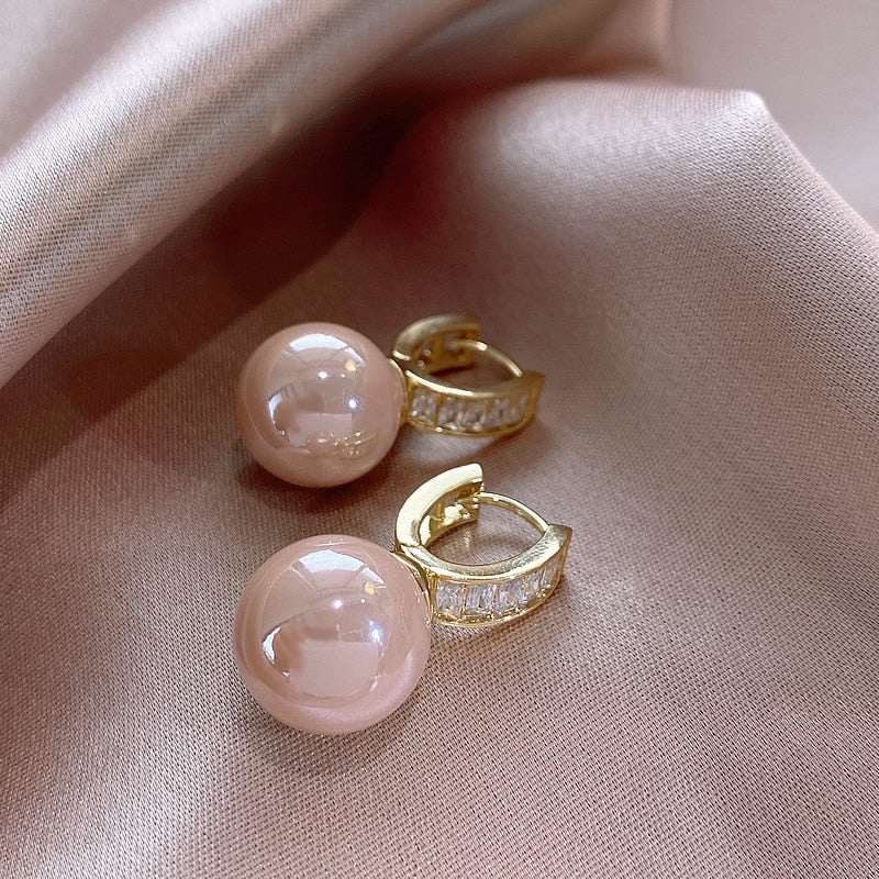 Romantic Pearl Earring for Special Moments
