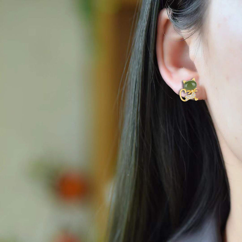 Classic Gold Earring with Timeless Appeal