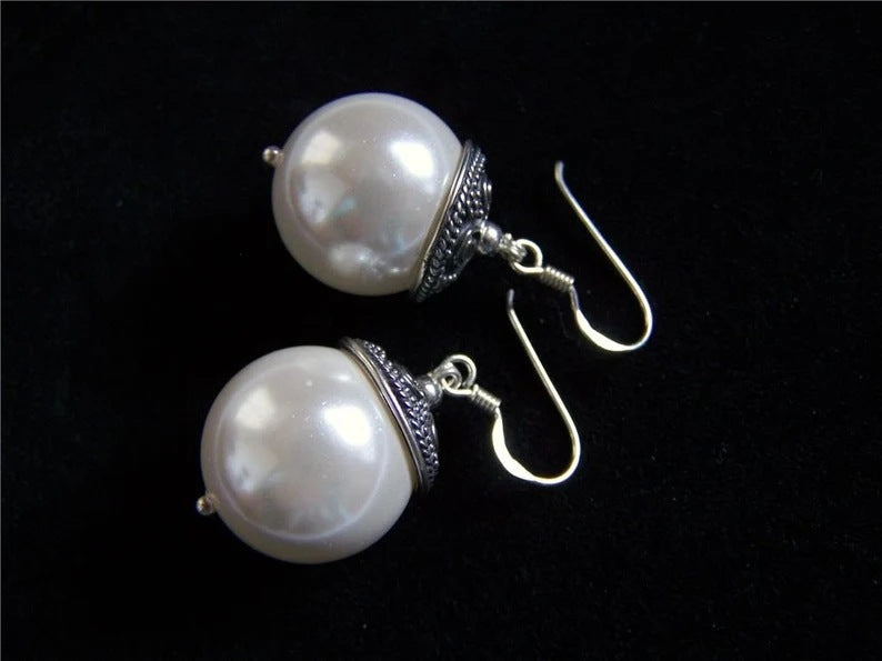 Stunning Pearl Earring for Daily Wear