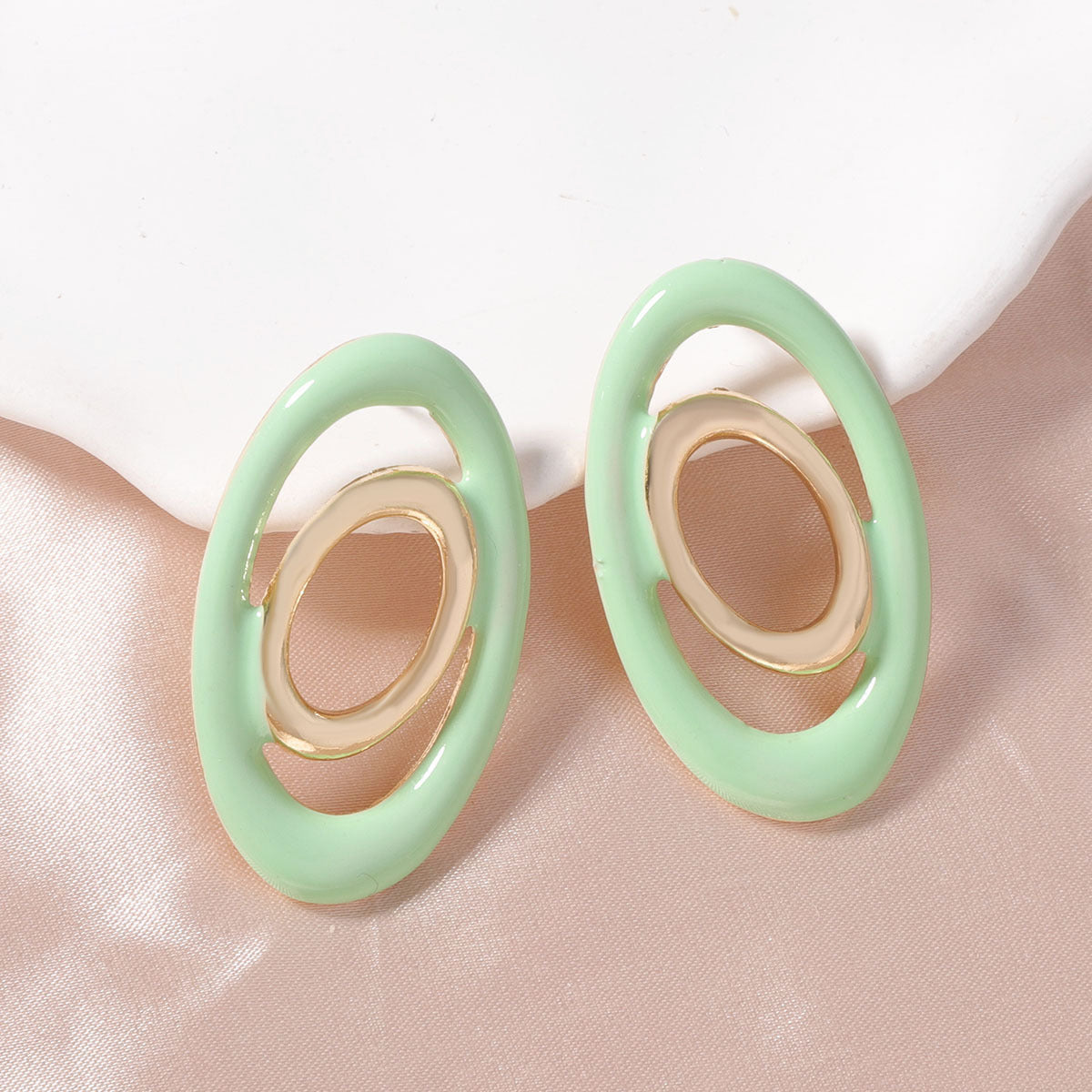 Charming Earring for Any Occasion
