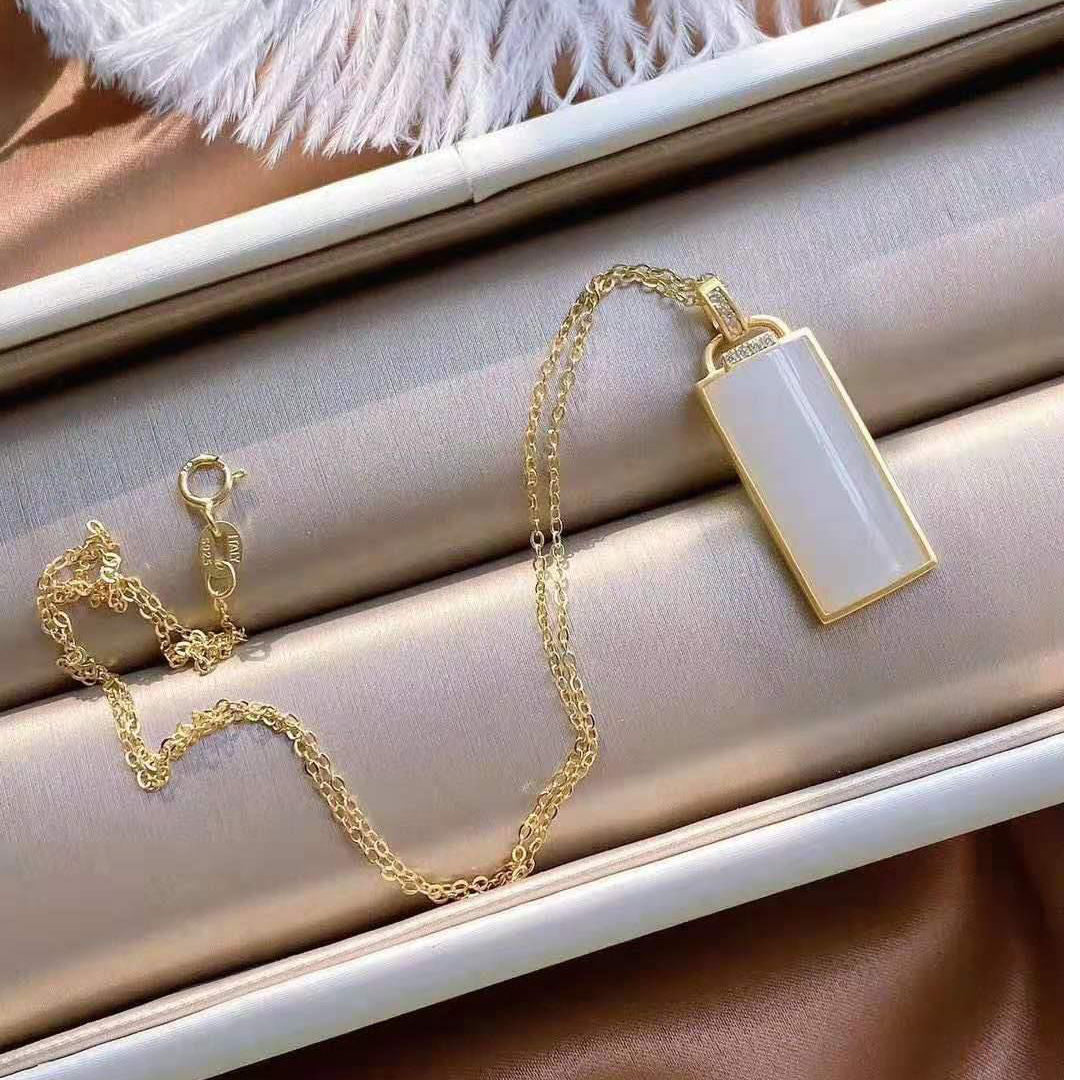 Beautiful Silver Necklace with Unique Style
