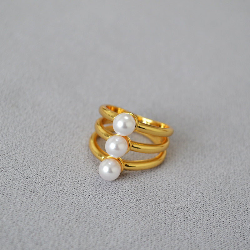 Classic Gold Ring with Timeless Appeal