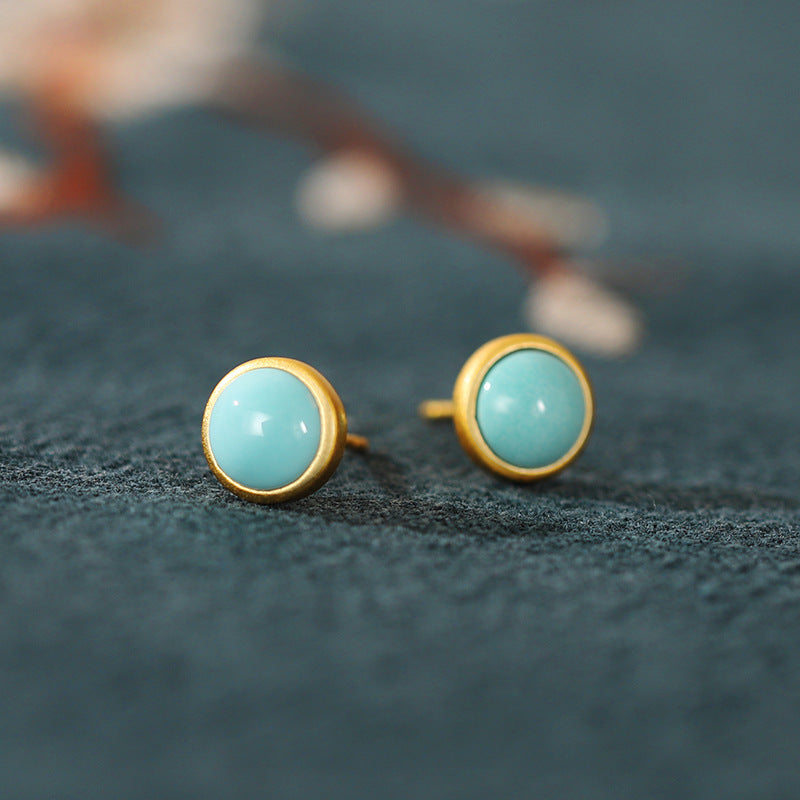 Charming Gold Earring for Any Occasion