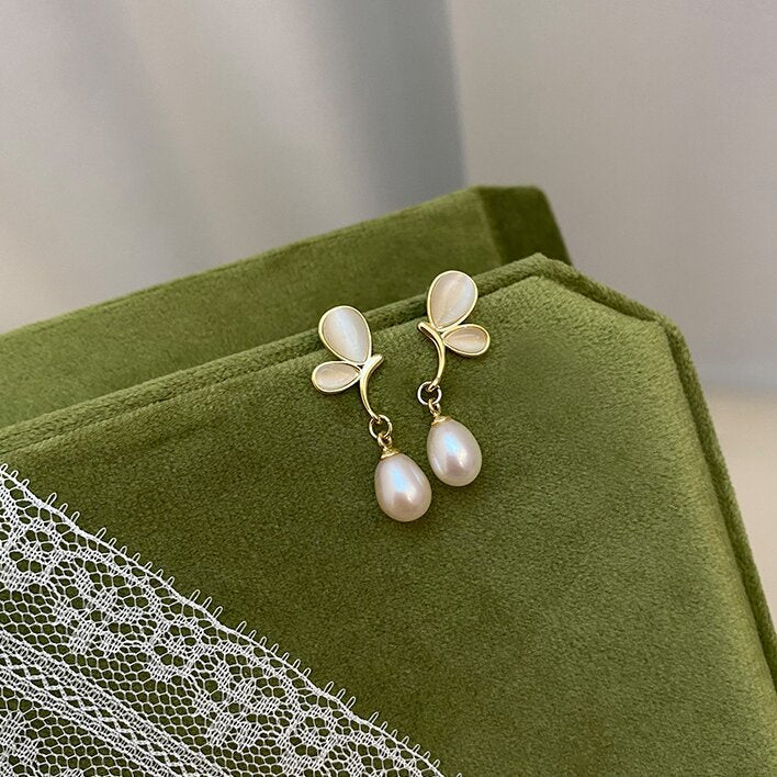 Romantic Pearl Earring for Special Moments