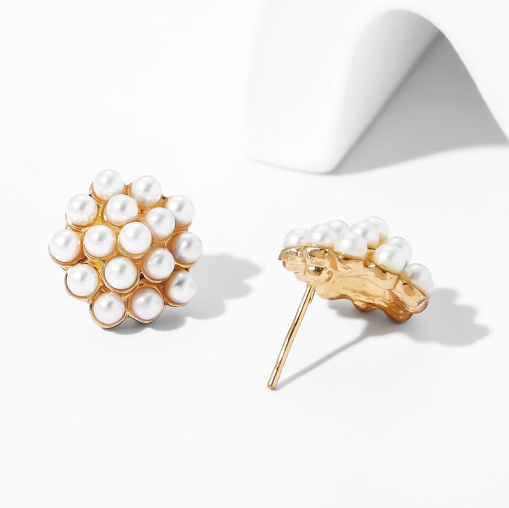 Classic Pearl Earring with Timeless Appeal