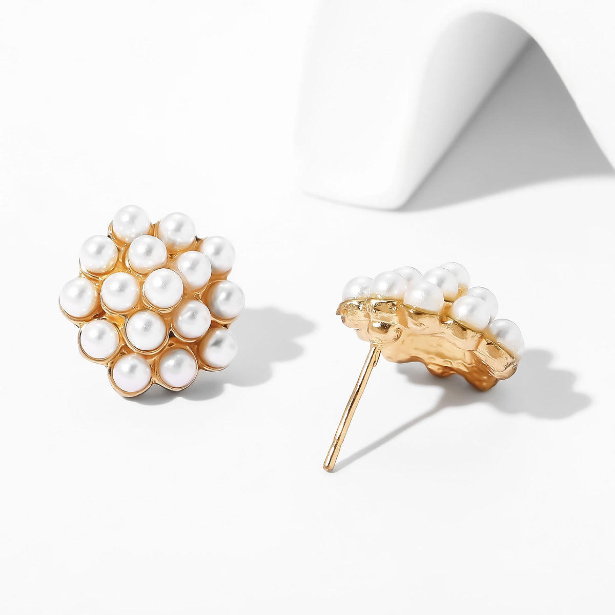 Classic Pearl Earring with Timeless Appeal
