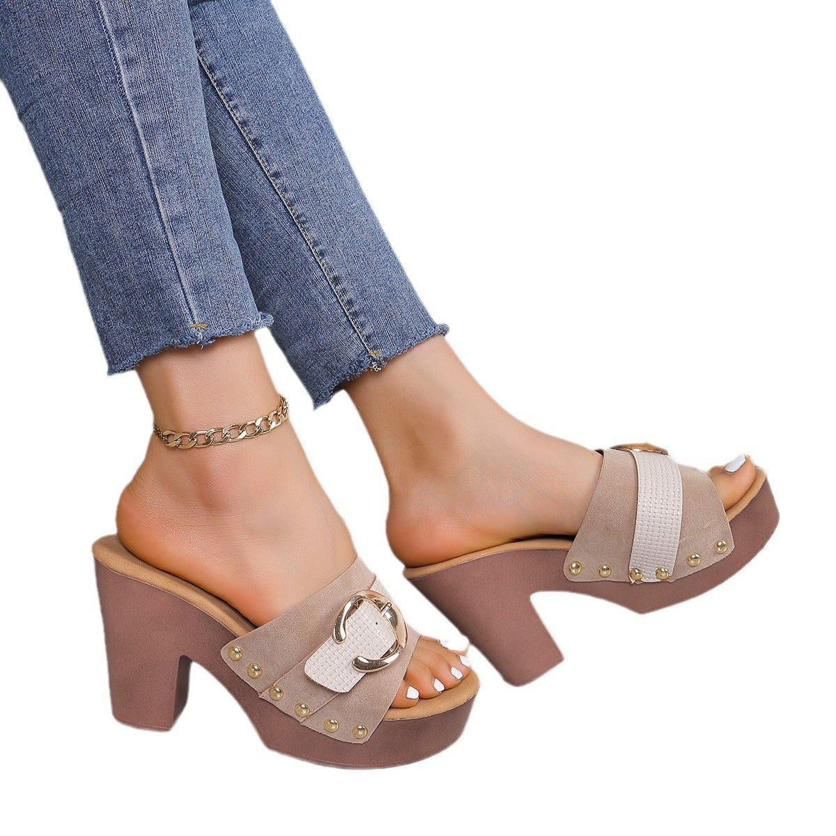 Graceful Orthopedic Sandals for Modern Look