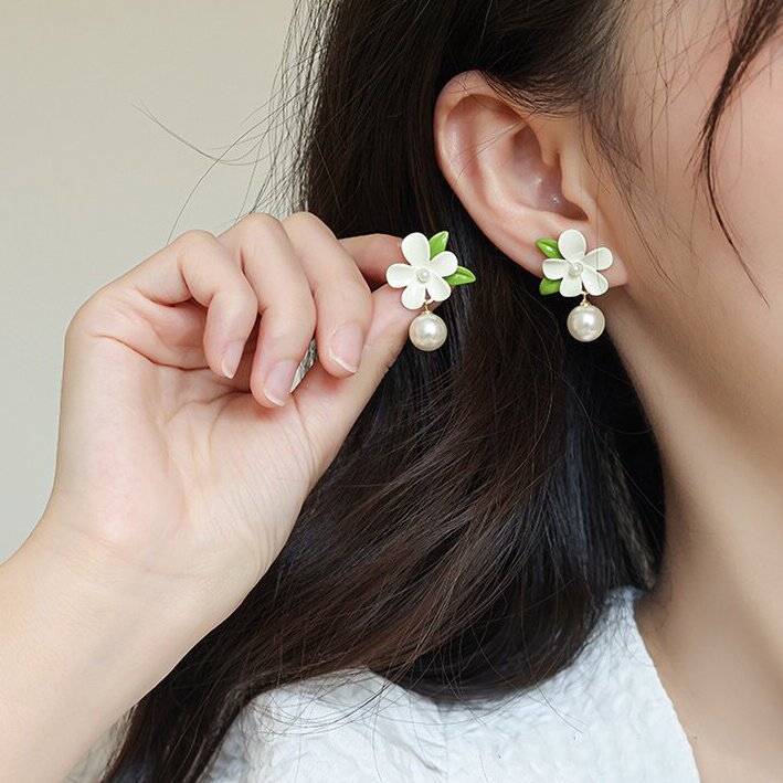 Romantic Pearl Earring for Special Moments