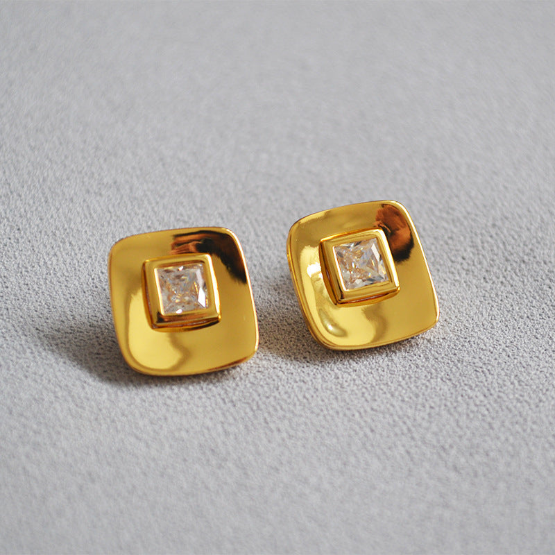 Elegant Gold Earring for Every Occasion