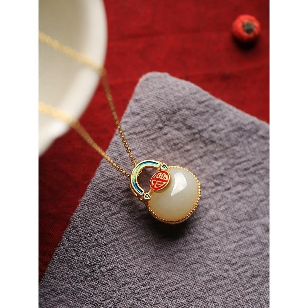 Romantic Gold Necklace for Special Moments