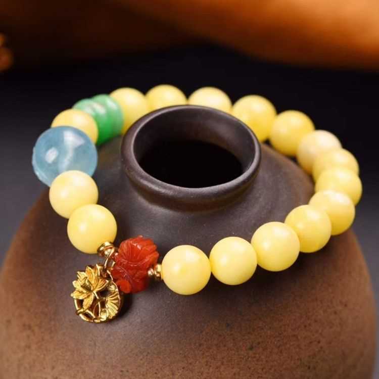 Romantic Gold Bracelet for Special Moments