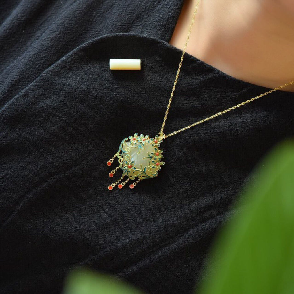Elegant Gold Pendant for Every Occasion