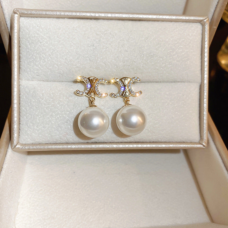 Romantic Pearl Earring for Special Moments