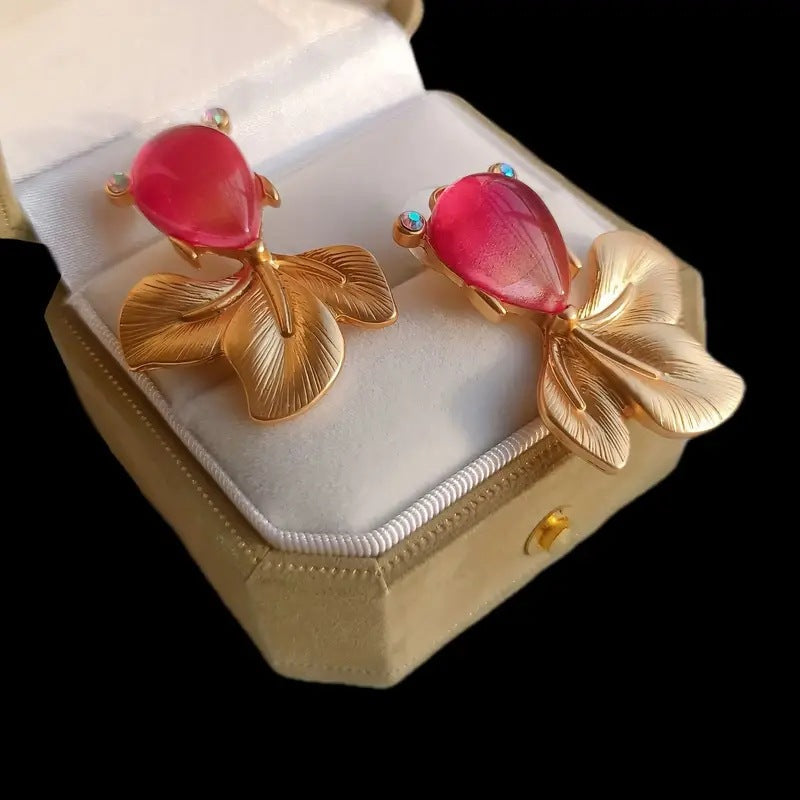 Romantic Gold Earring for Special Moments