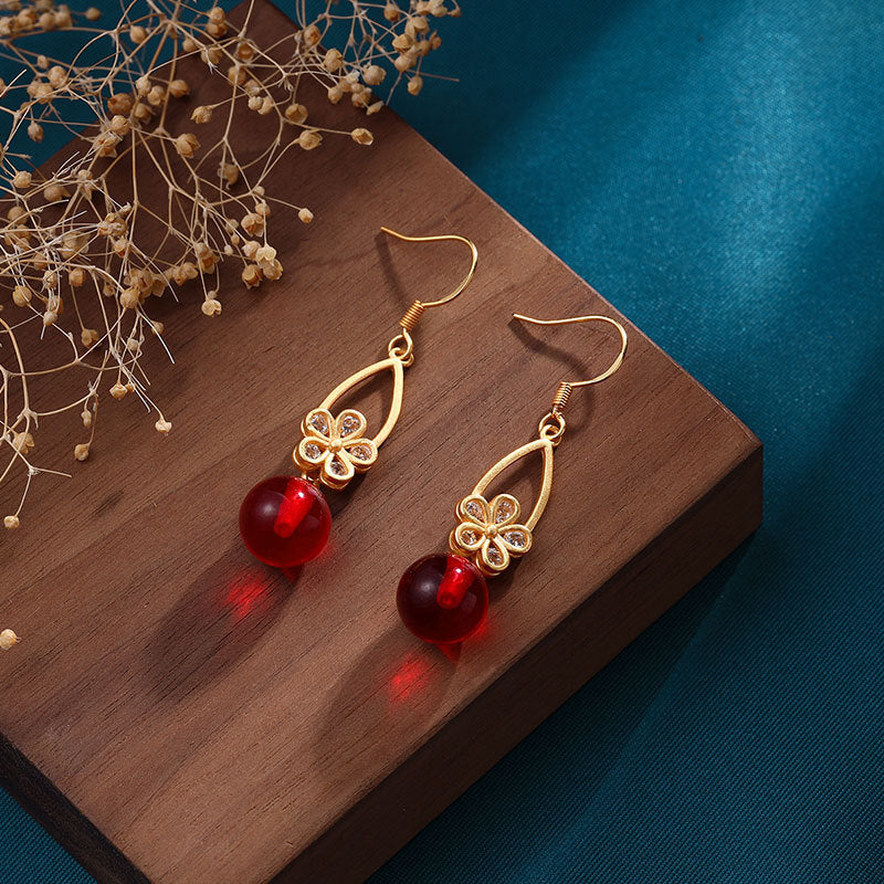 Classic Gold Earring with Timeless Appeal