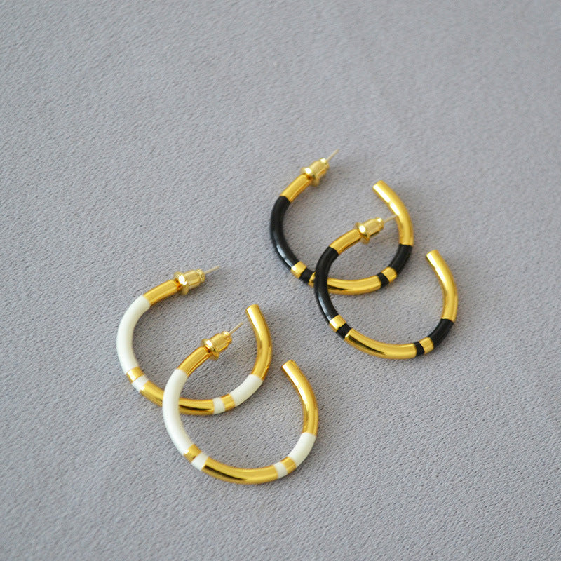 Beautiful Gold Earring with Unique Style