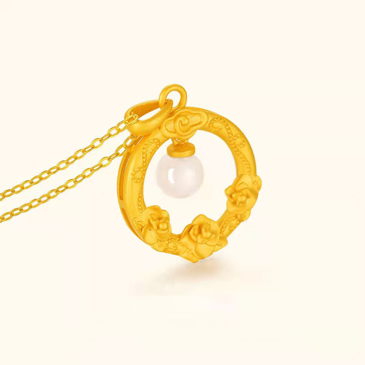 Charming Gold Necklace for Any Occasion