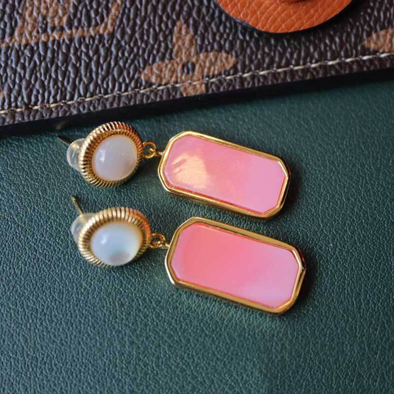 Romantic Gold Earring for Special Moments