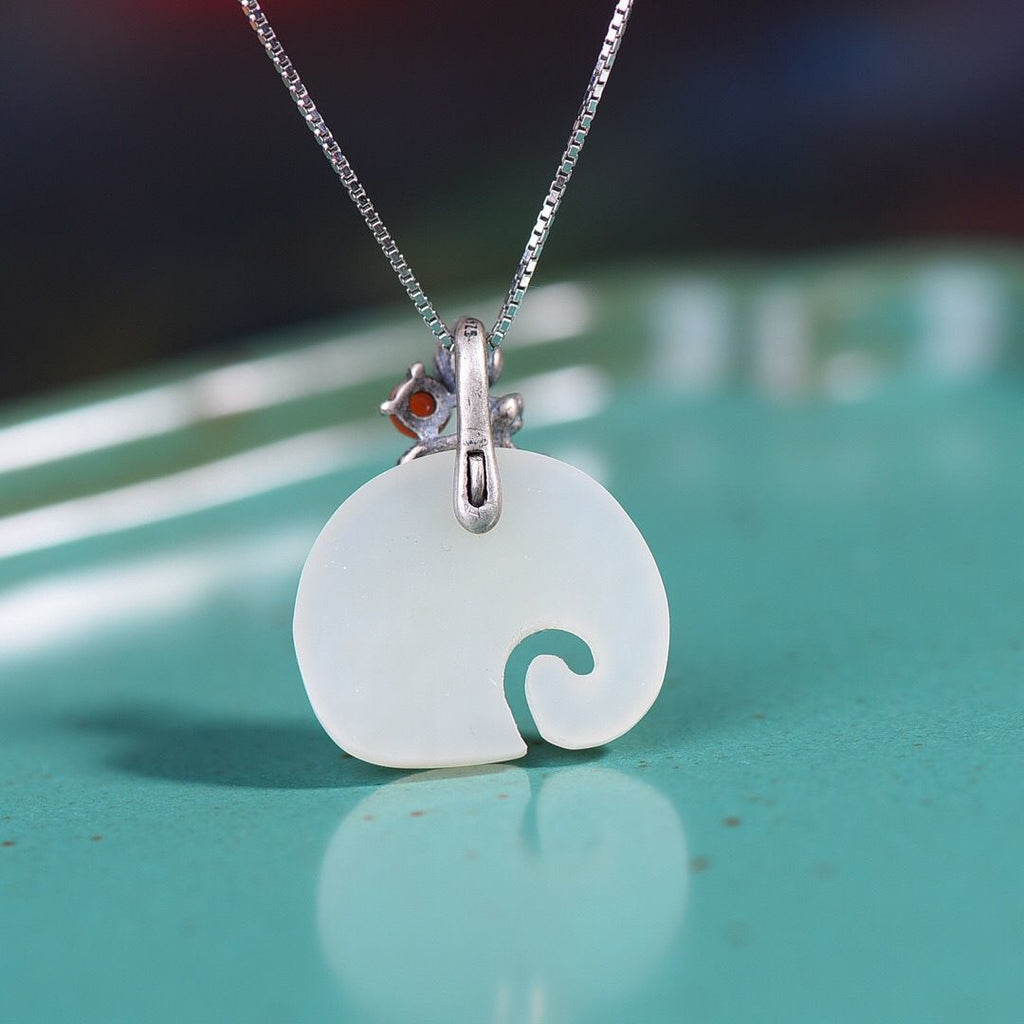 Classic Gold Necklace with Timeless Appeal