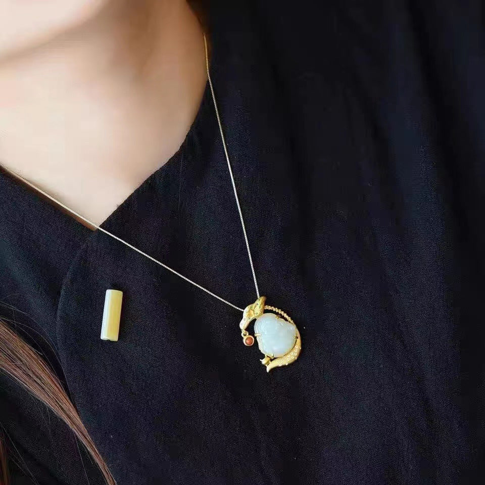 Classic Silver Necklace with Timeless Appeal