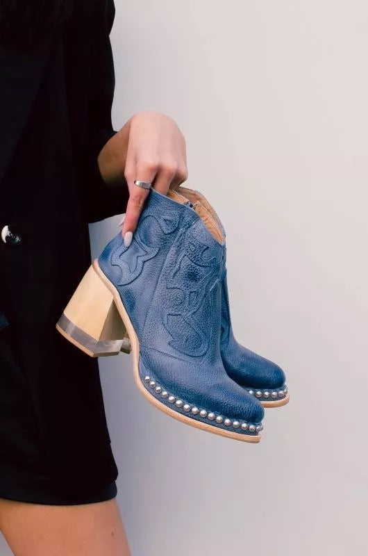 Chic Orthopedic Boots with Unique Design