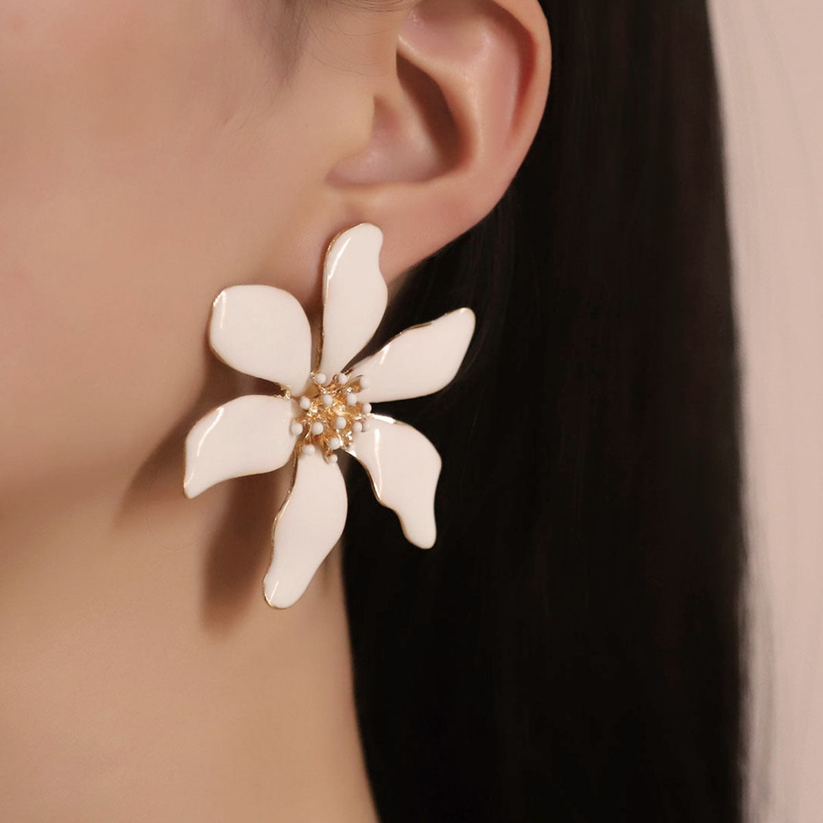 Charming Earring for Any Occasion