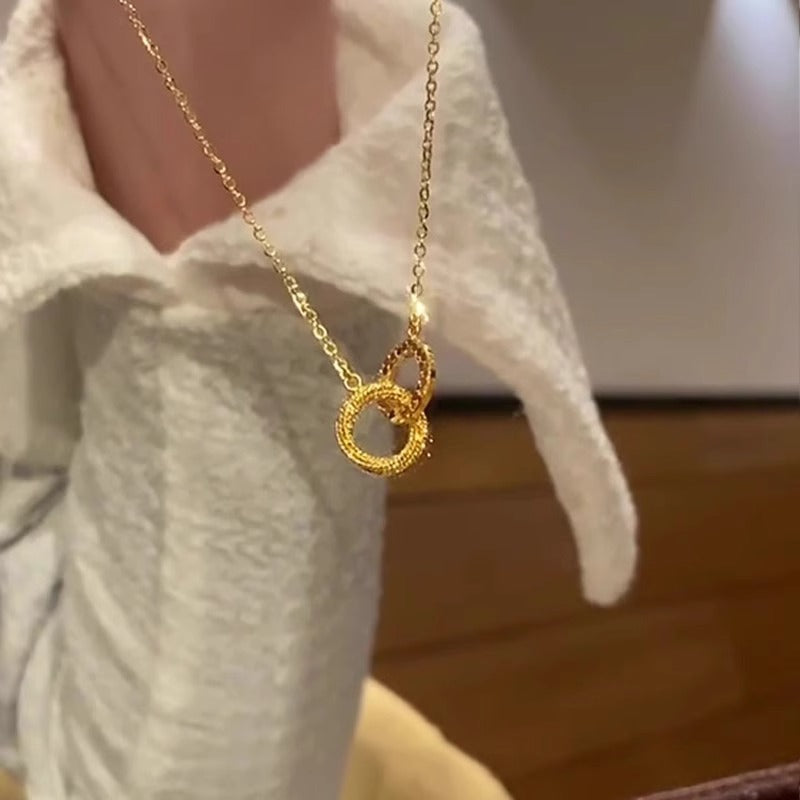 Classic Gold Necklace with Timeless Appeal