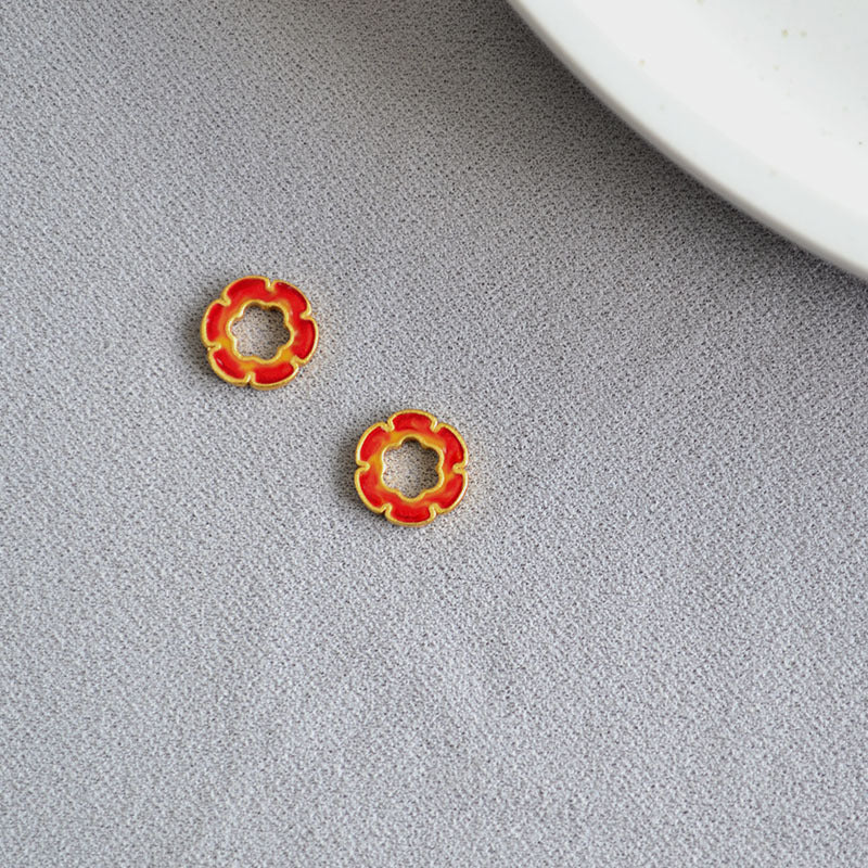 Beautiful Gold Earring with Unique Style
