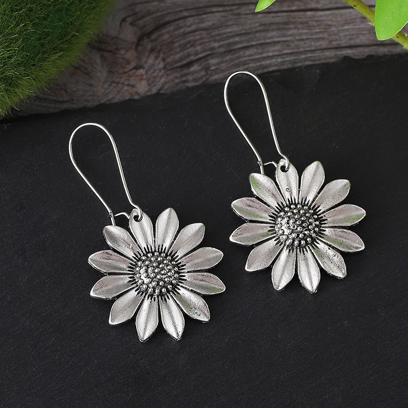 Romantic Gold Earring for Special Moments