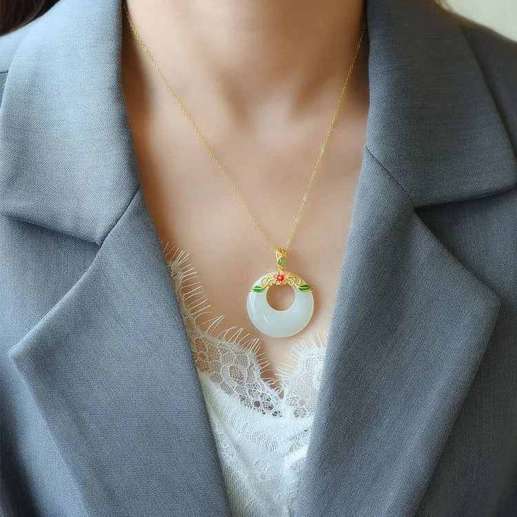 Romantic Gold Necklace for Special Moments